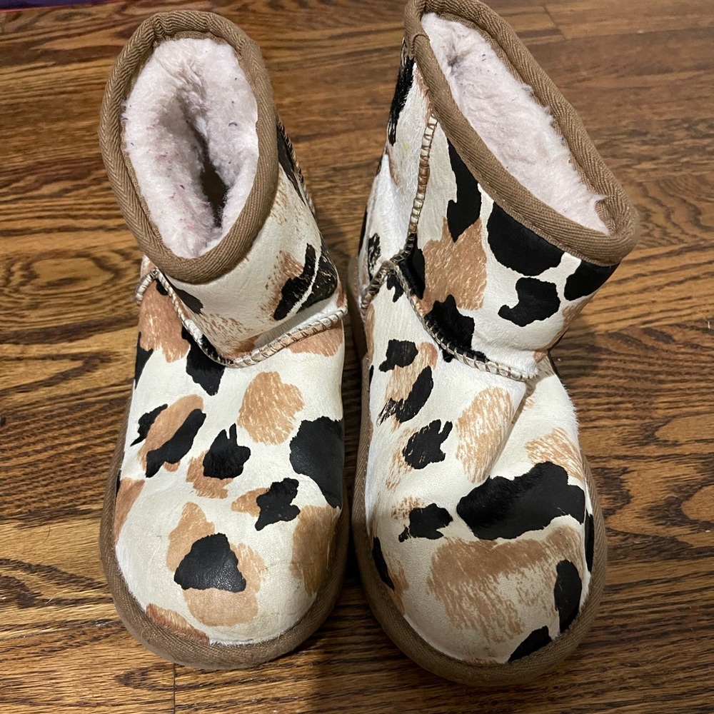 Leopard girls uggs